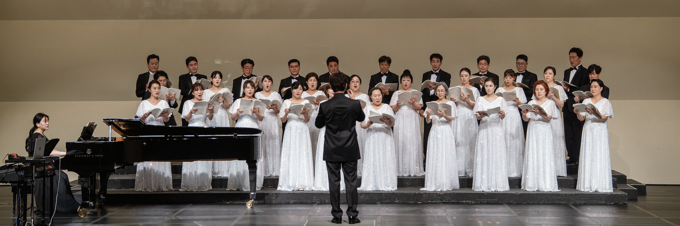 cropped 루체혼성합창단 홈피 메인사진.png